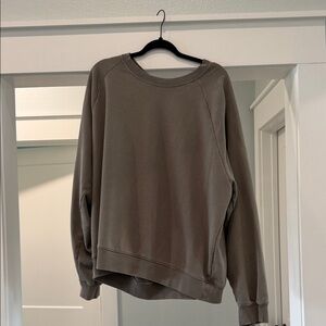 GAP Women's Crewneck Sweatshirt in Olive